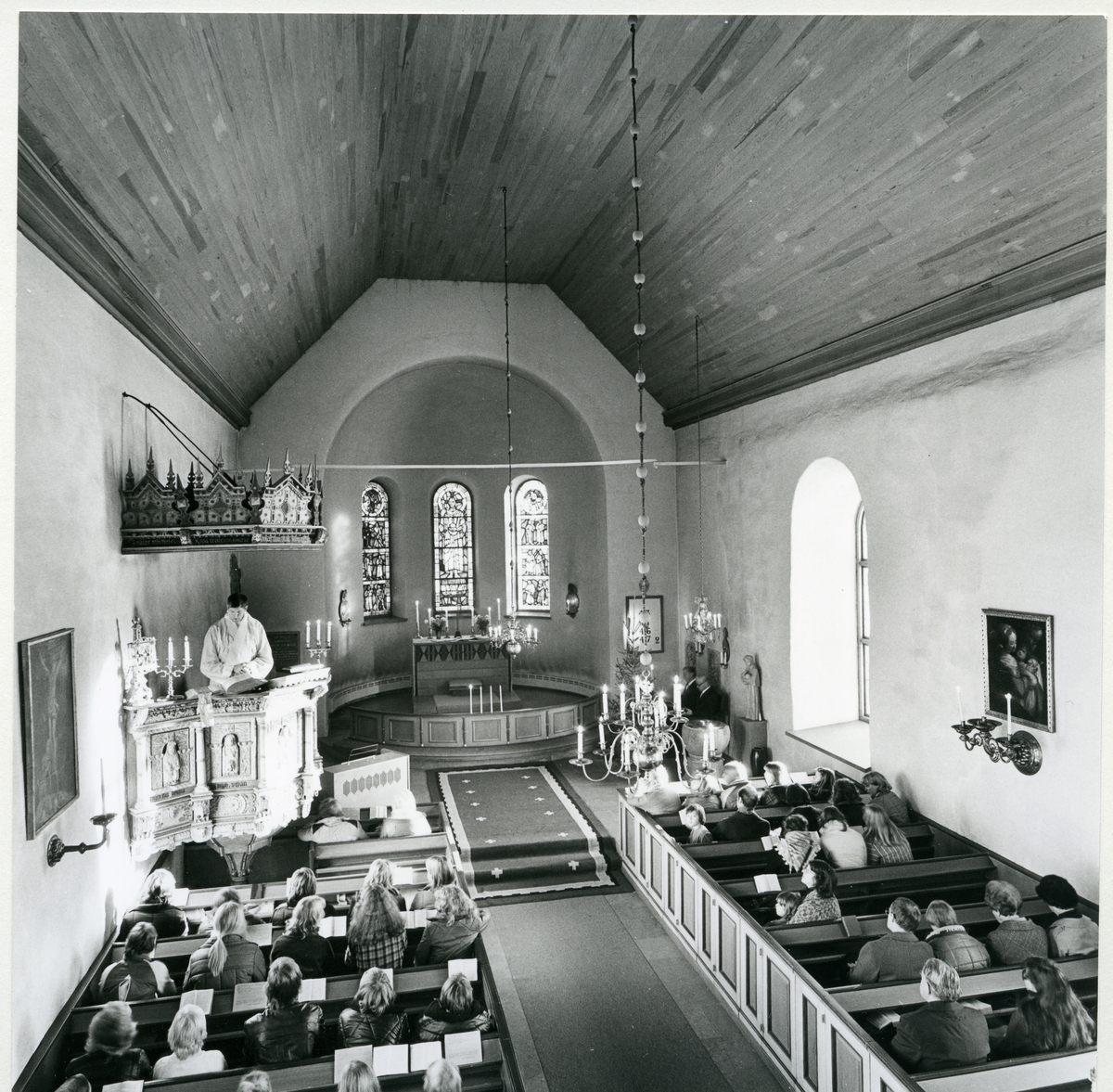 tillberga-sn-v-ster-s-kn-tillberga-interi-r-av-tillberga-kyrka-med