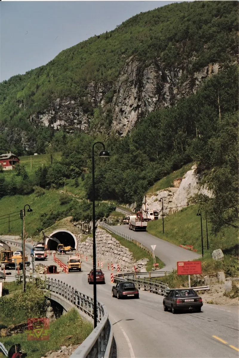 Rassikring på riksveg 650 i Stordal i Møre og Romsdal, på den 6,7 km lange parsellen mellom Seljeneset og Visettunnelen.

Dyrkorn og vegen mellom Stordalstunnelen og innslagspunktet for Dyrkorntunnelen mot Viset.
