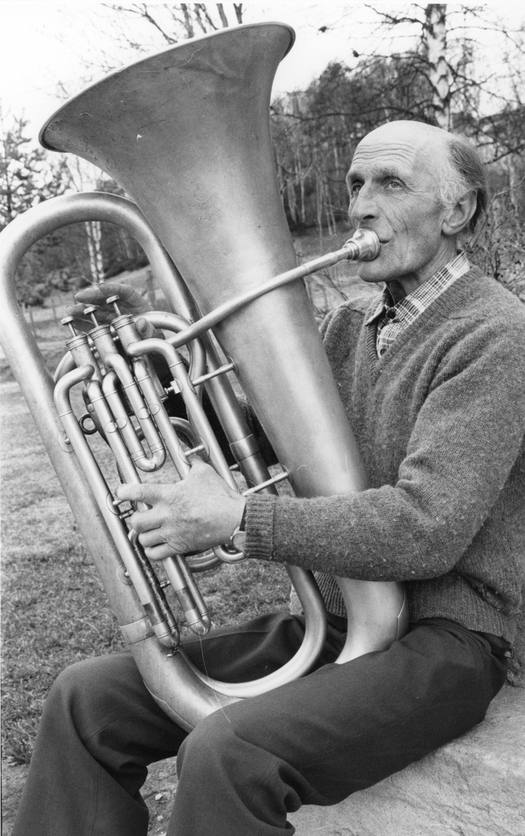 Tuba-spiller Knut Motrøen, Vingelen
