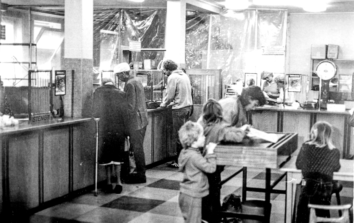 Opppussing av postkontoret i Kragerø er i gang. Det ble gjort i flwere omganger. 1983.