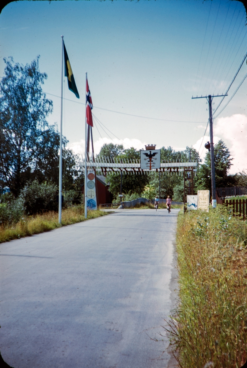 Portal, Hamar, Byjubileet 1949. Tekst "Entrance to Rural youth festival Hamar" July 1949.