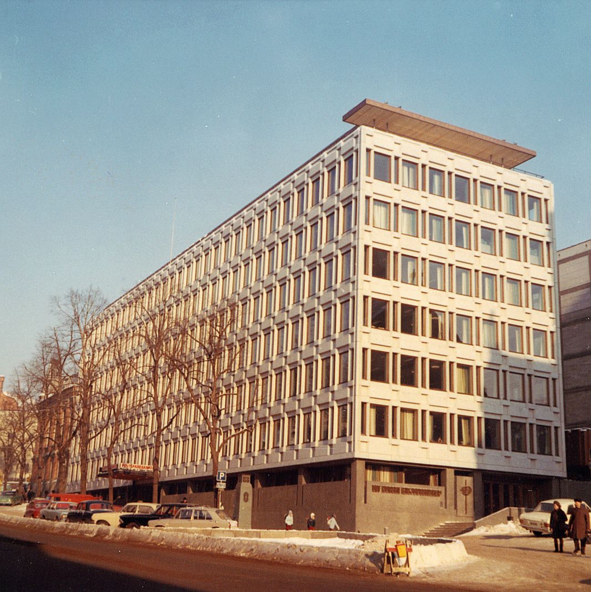 postsparebanken, Akersgata 68, Oslo, snø, biler, eksteriør