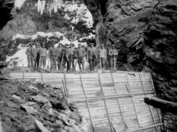 Gruppe med anleggsarbeidere