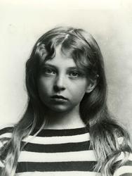 Stripete genser, jente, portrett