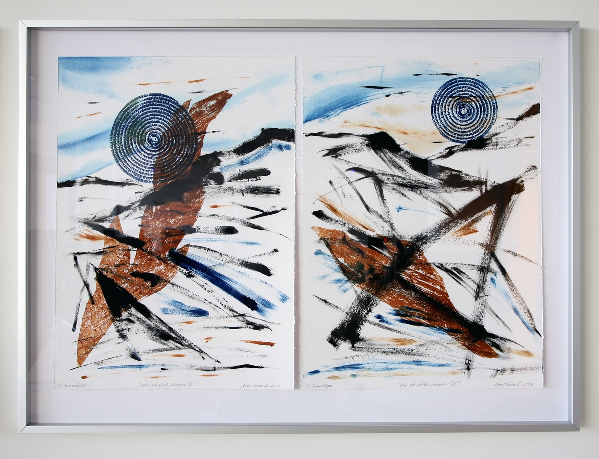 Eva Aira står bak seks grafiske verker som viser himmellegemenes gang over en horisontlinje i løpet av en dag. Landskapet på bildene er abstrahert og fargetonene i brunt og blått gir assosiasjoner til landskapet utenfor med konstante, svarte streker som kontrast.
