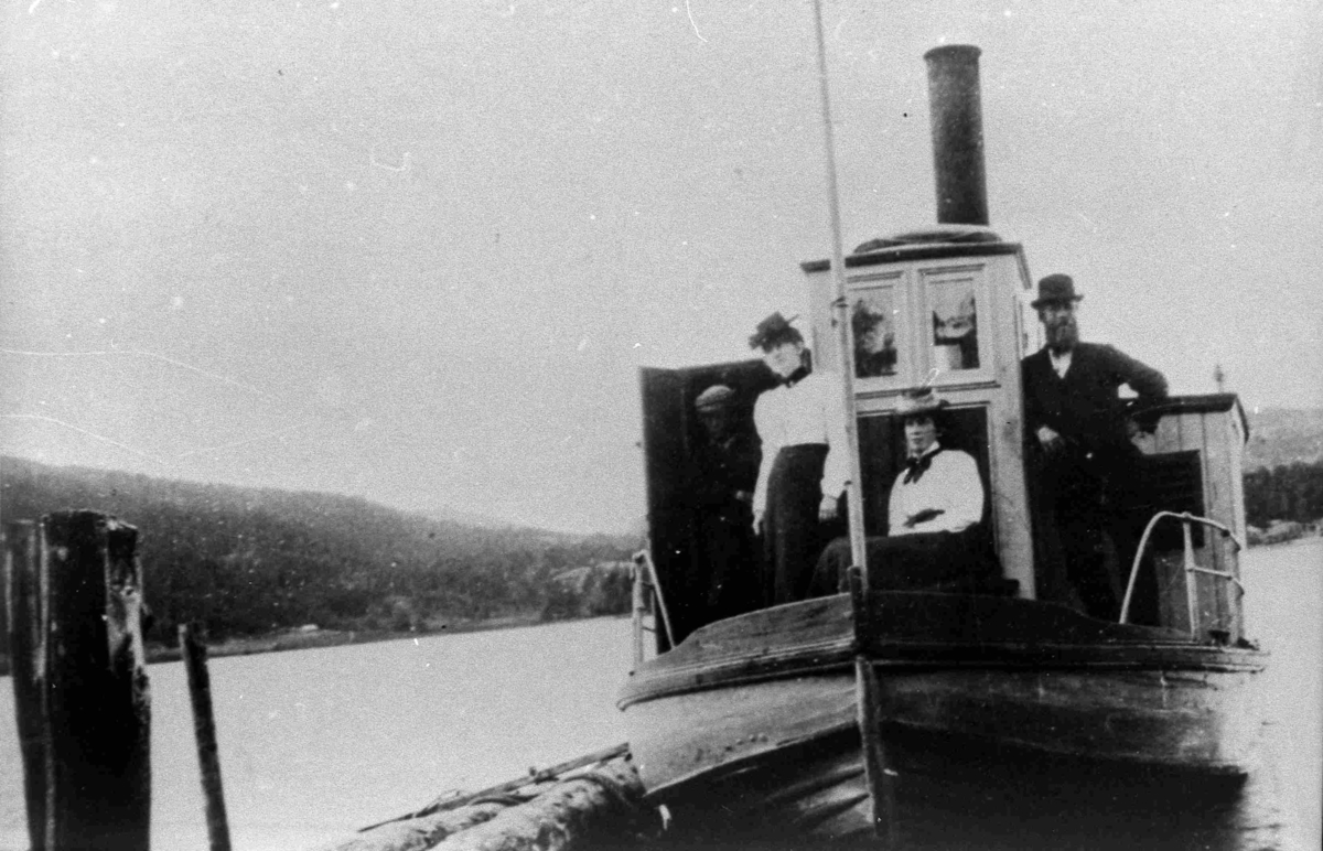 Bilder fra Birkenes kommune
Dampbåten "Herefossfjorden" i 1898
