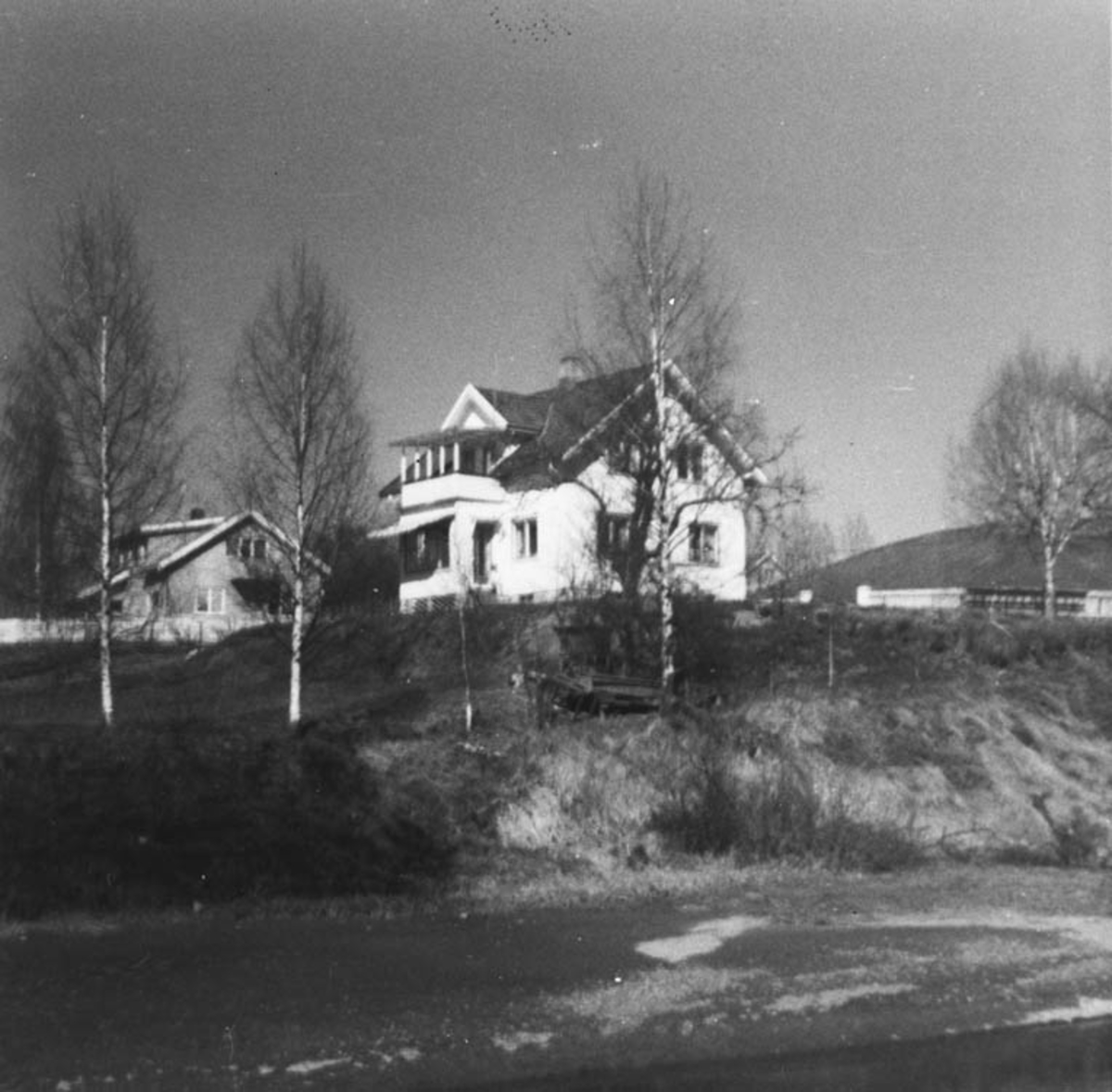 Huset på Hvalstangen våren 1970.