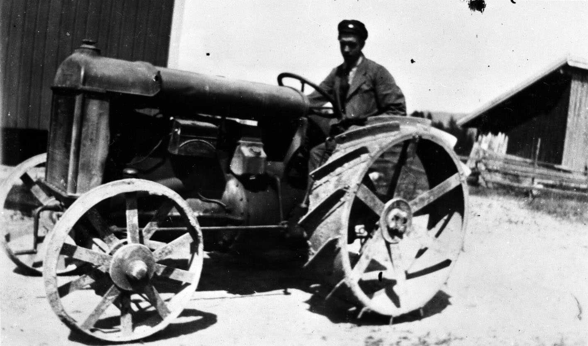 Fordson traktor Karl Kragerud
Traktor med jernhjul