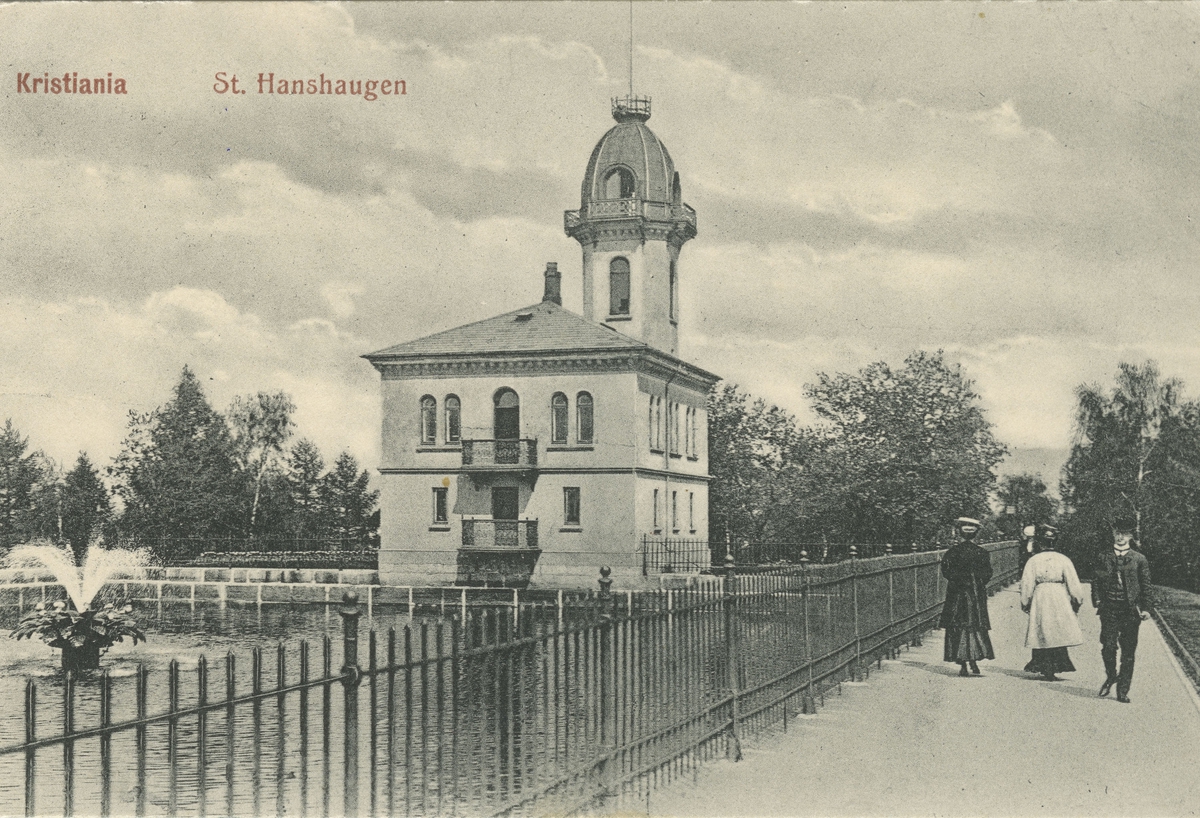 Postkort merket: Kristiania. St. Hanshagen. Bygning, dam med fontene.