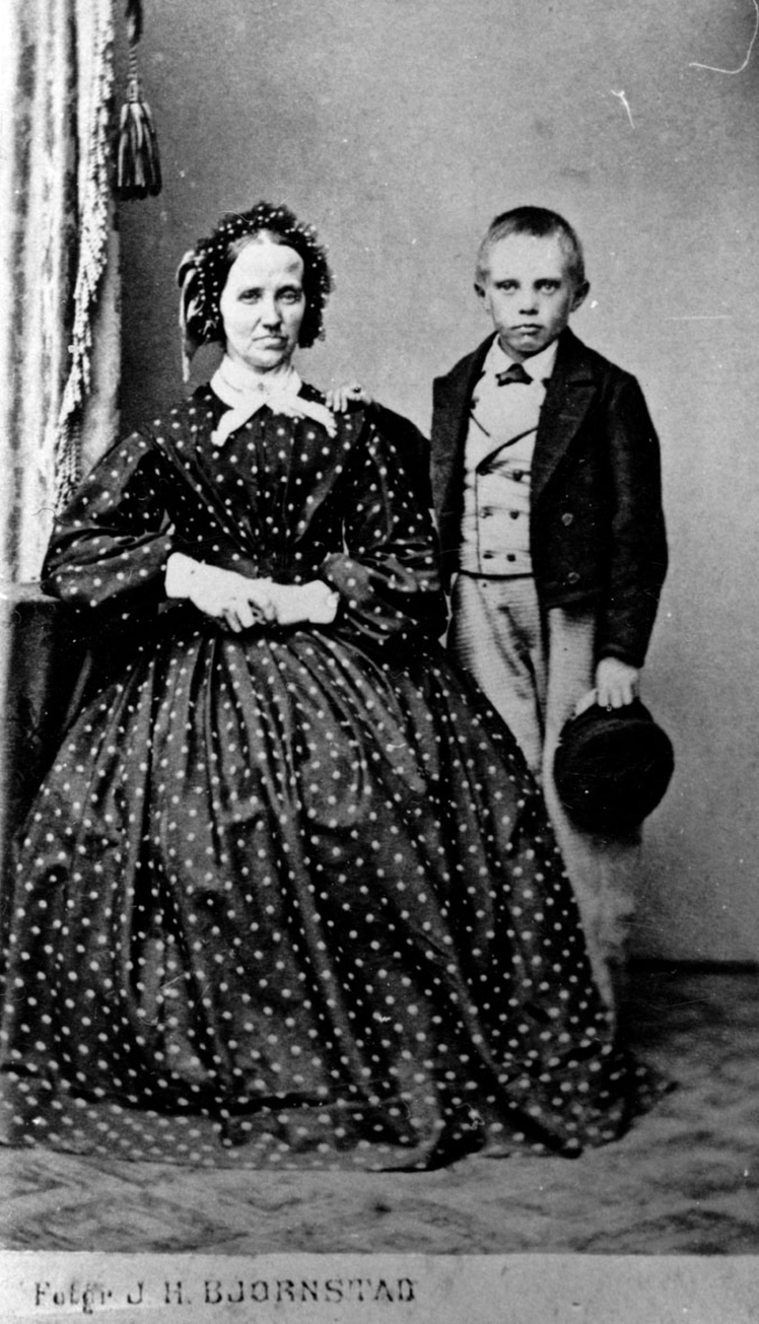 Abigard Hansdatter Foss og hennes sønn, Herman Magnus Foss.