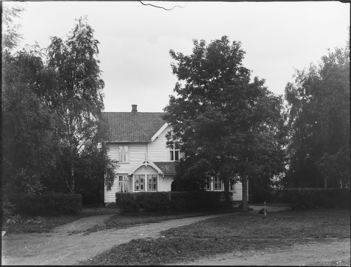 Ullern gård. Hovedbygning i tømmer med glassveranda - Museene i ...