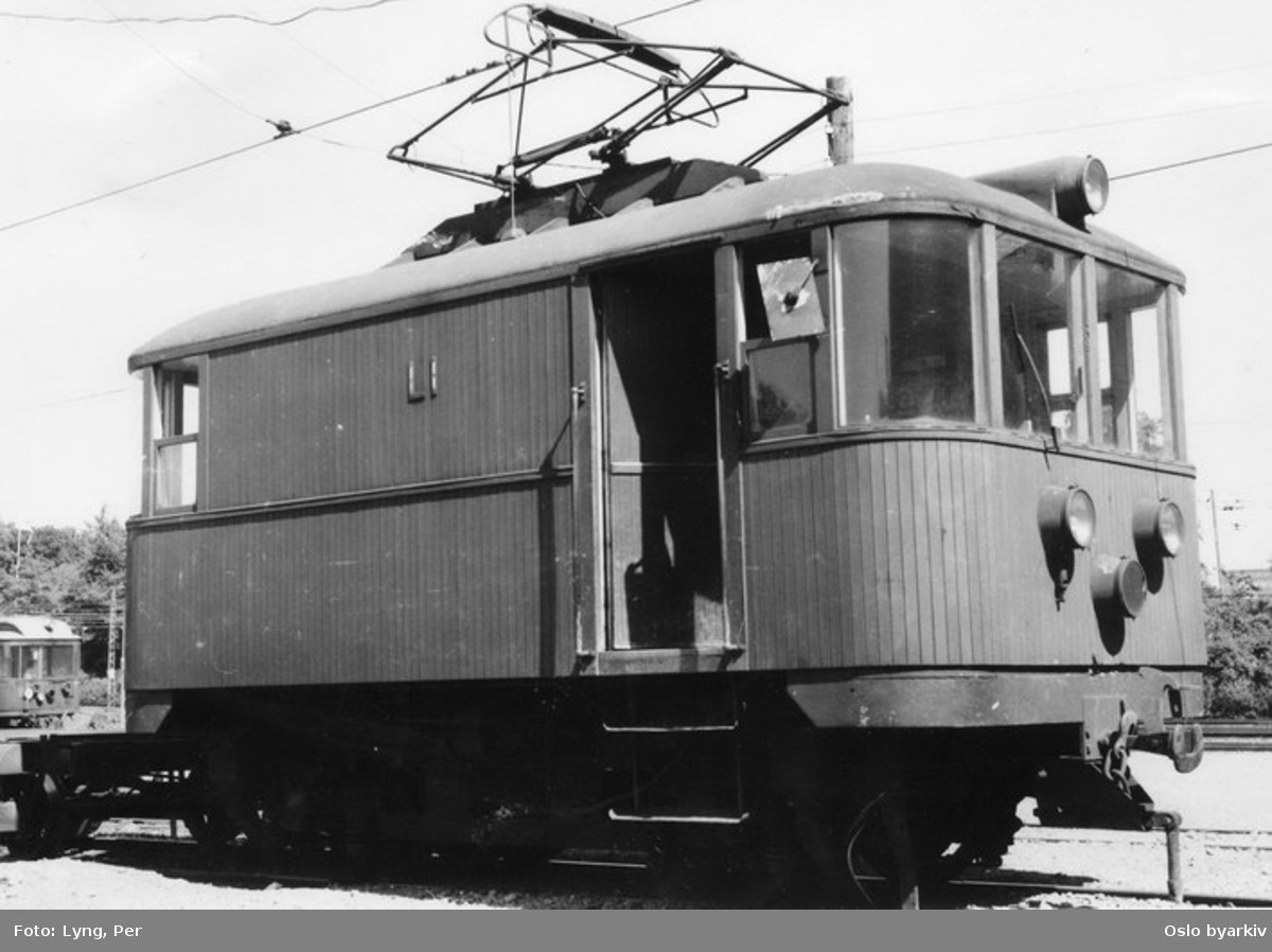 Holmenkollbanens elektriske lokomtiv L1, typebilde etter ombygging 1955.