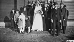 Frå bryllupet til Mary Pauline Hammervoll f.1911 og Henrik B