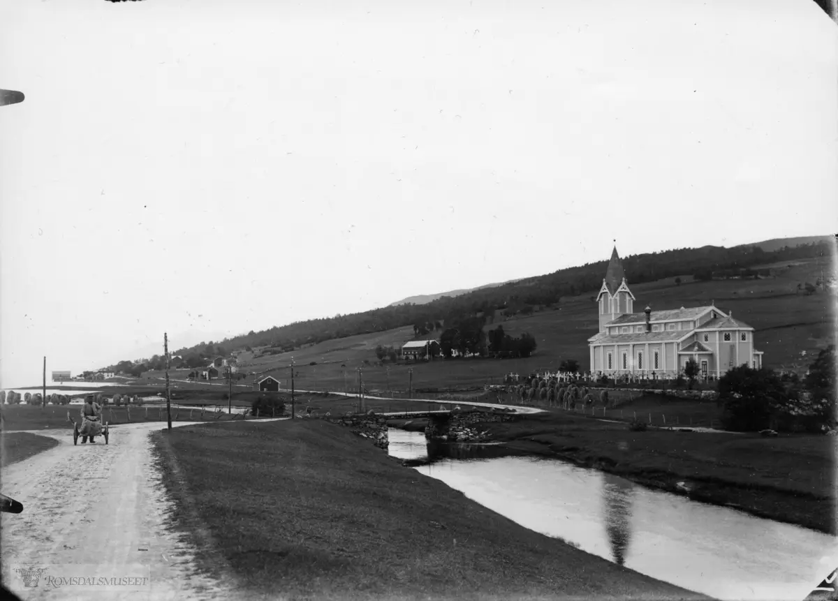 Eidsvågen sett fra øst med Nesset kirke ca 1910.
