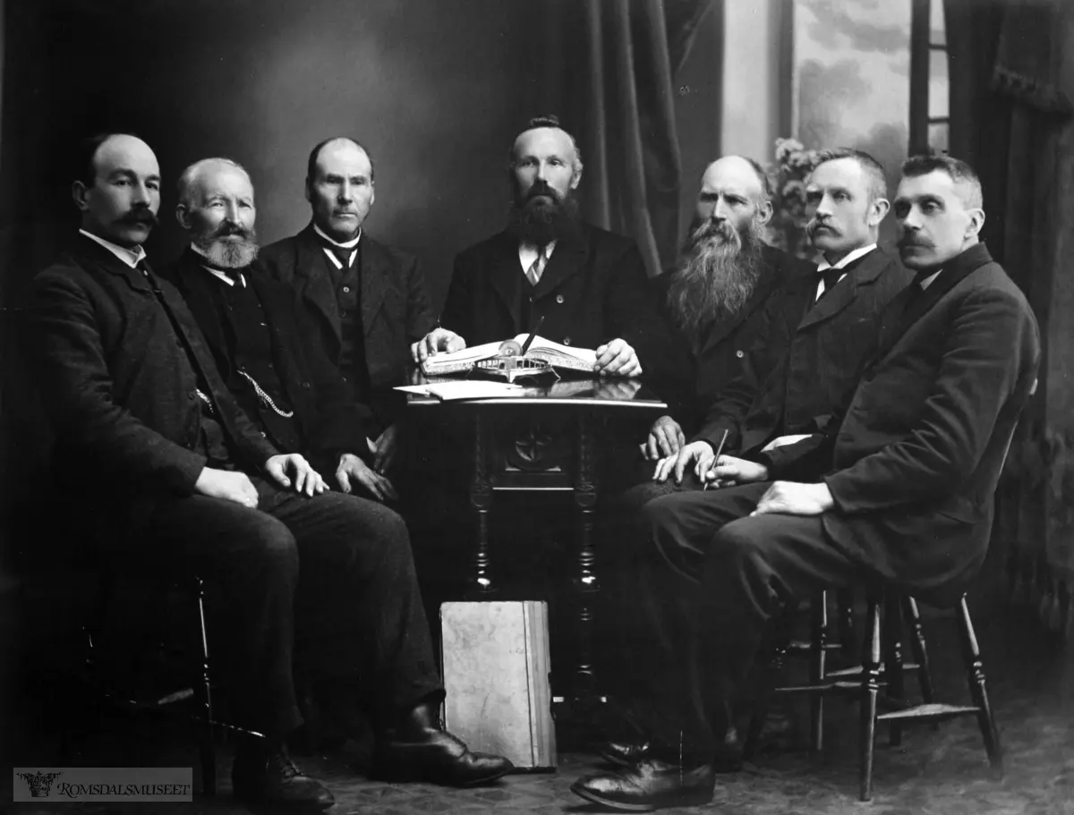 Bankdireksjonen i Grytten og Volds Sparebank i 1914.  Ole Marstein var medlem av styret eller direksjonen i banken fra 1881-1922, og var videre medlem i forstanderskapet til 1929.