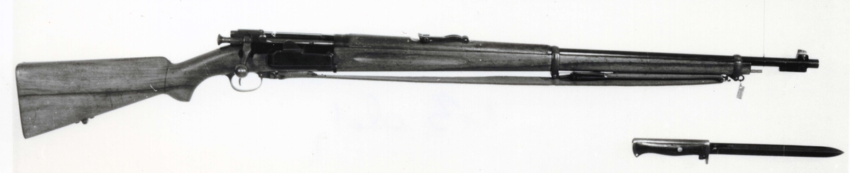 Krag Jørgensen gevær, modell 1894, med tilhørende bajonett.