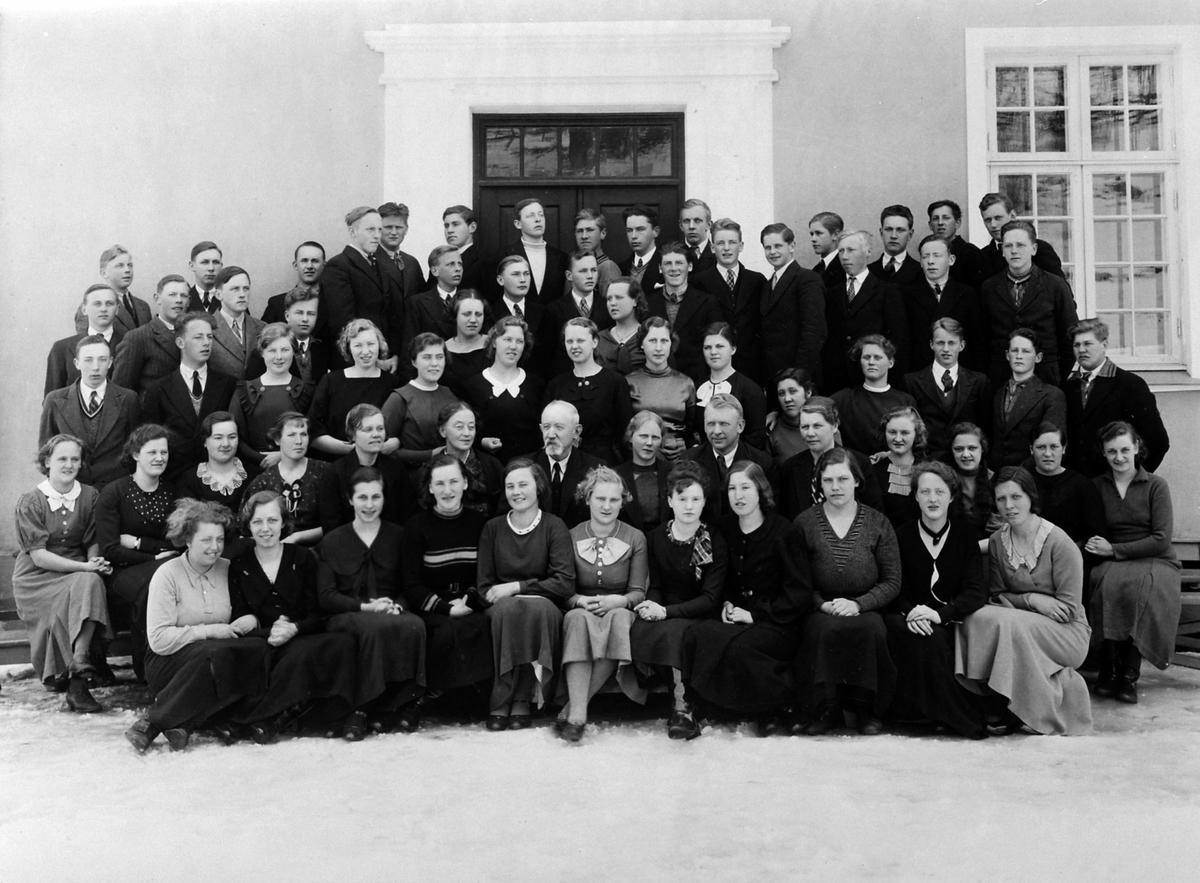 Ringsaker Fylkesskole, elever og lærere, 1935-1936.