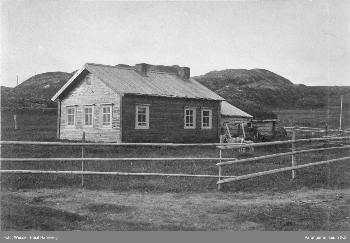 Snikkvollen i Grense Jakobselv på russisk side ca 1890.