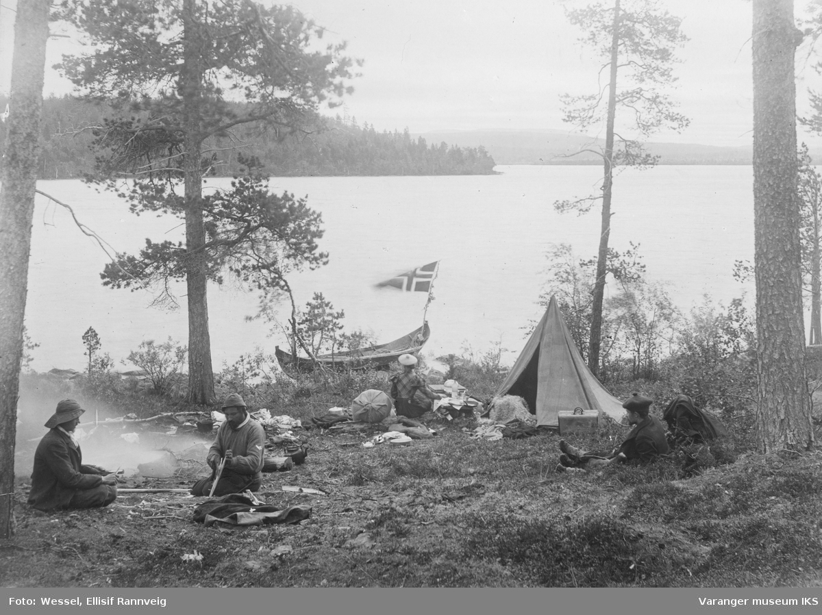 Leir ved Langvannet nær Kobbfoss i Pasvikdalen høsten 1898.