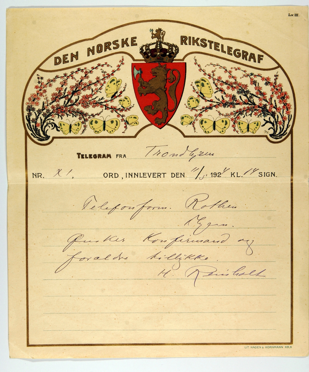 Konfirmasjonstelegram fra Den norske Rikstelegraf med trykt Riksløve,sommerfugler,blomsterranker og  linjert oppsett.
Håndskrevet tekst.