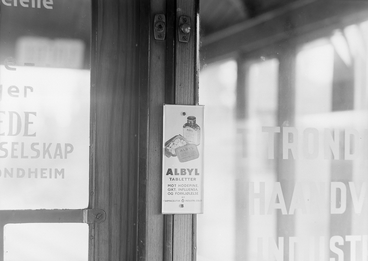 Reklame for Albyl tabletter i Gråkallbanens sporvogner