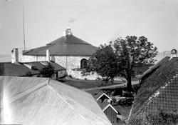 Munkholmen med Vakt- og arresthuset, Lavetthuset og Kommanda