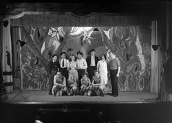 Fra revyen "Vi stemmer op" i Hjorten