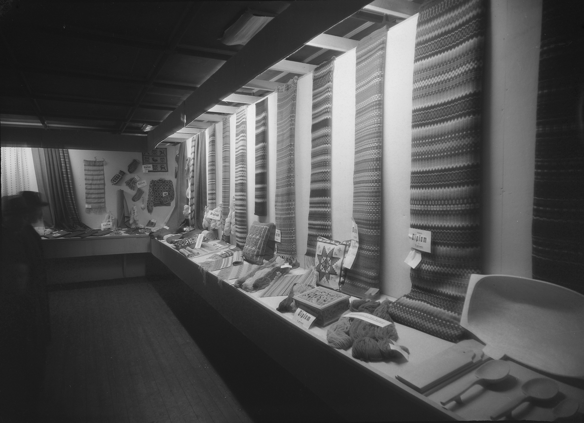 Nordmørsutstillinga i Kristiansund 1950. Husflidsavdelinga
