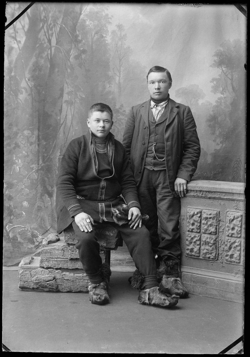 Portrett av to samiske menn