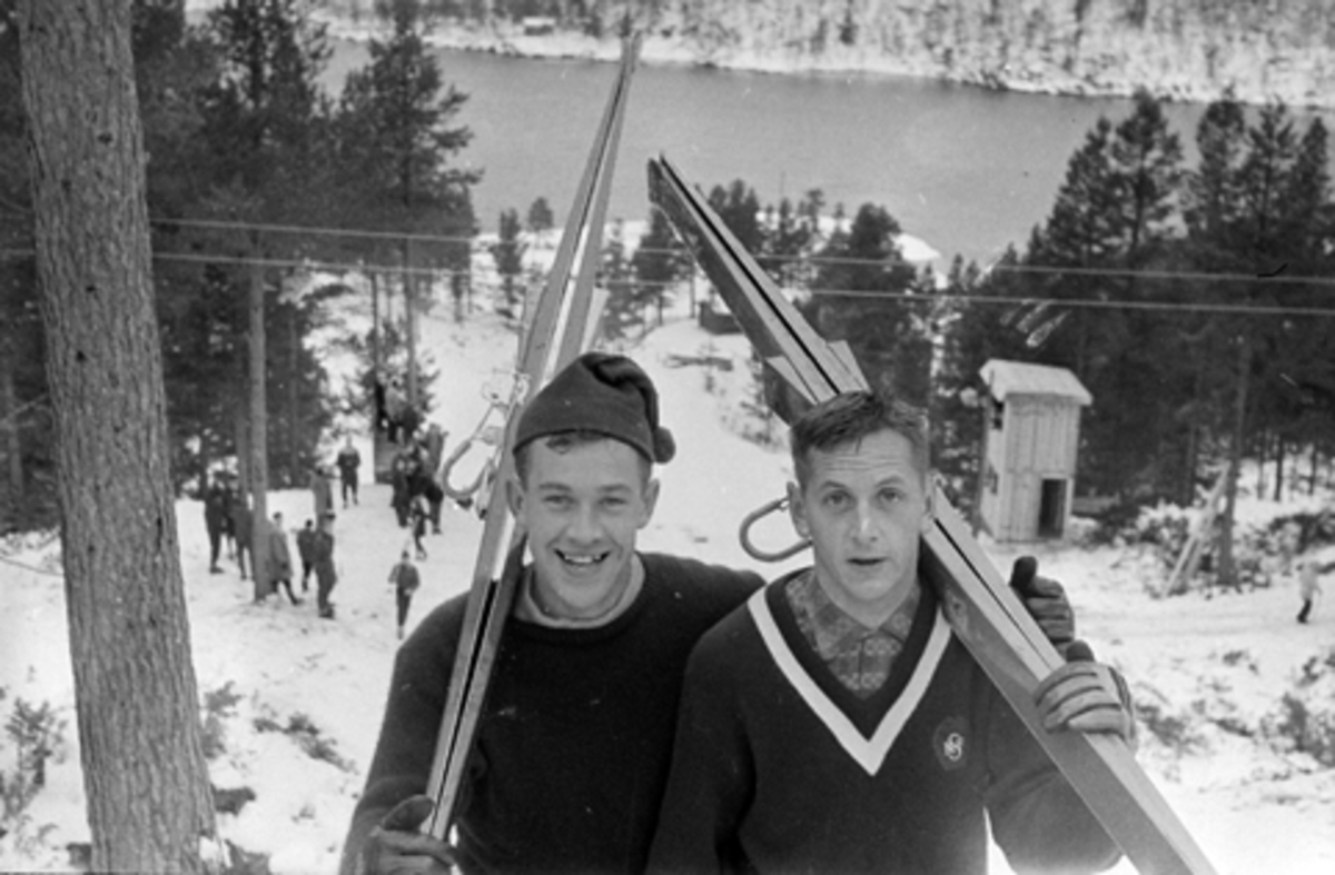 T.v Torbjørn Yggeseth, Willy Johansen, skihoppere.