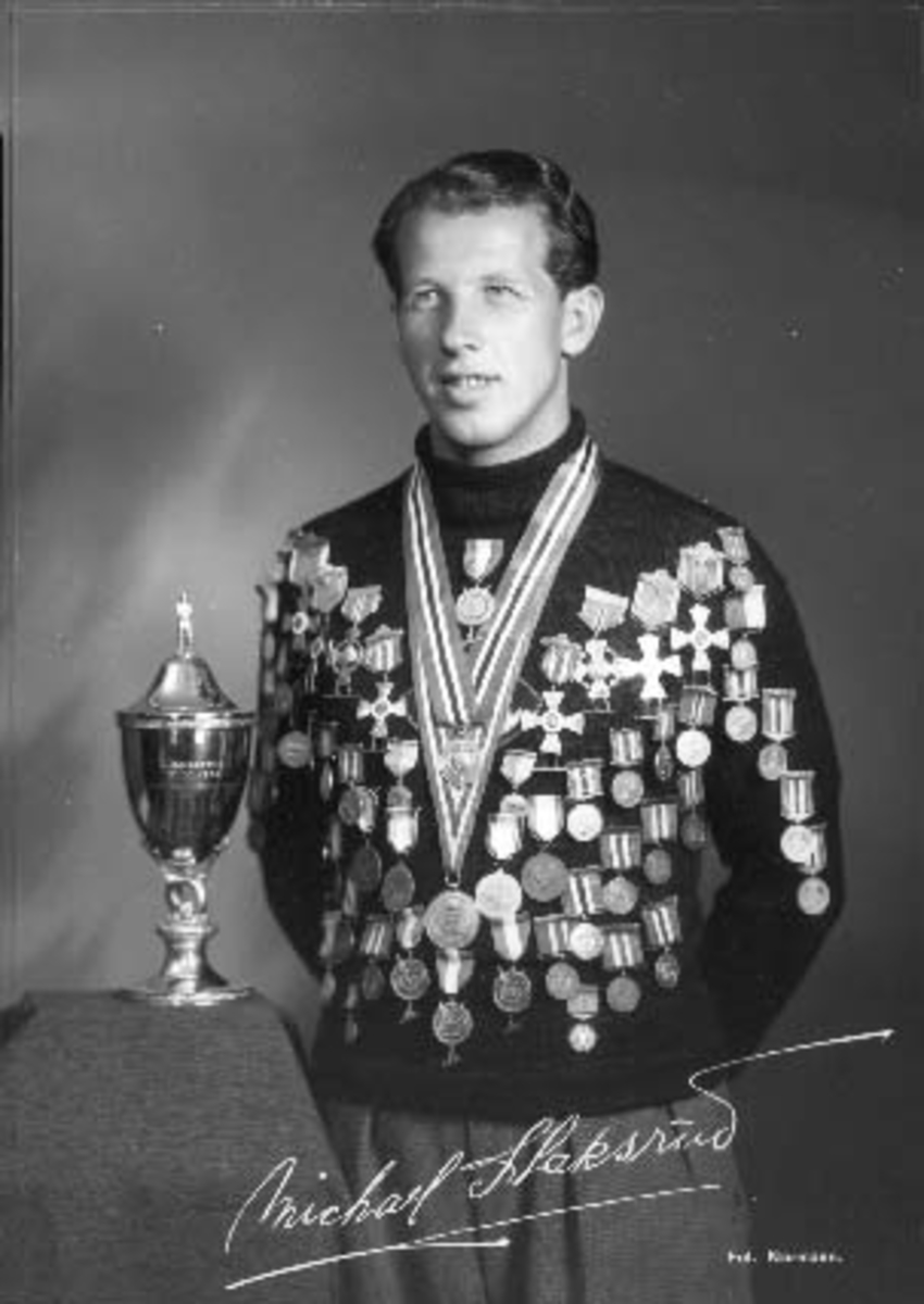 Hamar, skøyteløper, Michael Staksrud (1908-1940) med medaljer, pokal,  innkopiert signatur, autograf, 