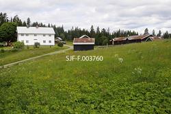 Gardstunet på eiendommen Håberget, lengst i øst i Elverum ko