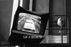 "Oversiktsbilde over jernbanespor med fulle flisvogner slik 