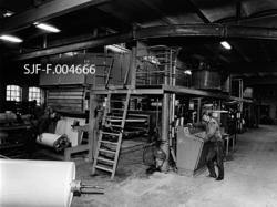 Interiør fra Drammenselvens Papirfabrikker på Modum i Busker