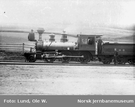 Rørosbanens damplokomotiv type XVII nr. 25 med personalet