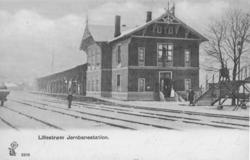 Lillestrøm stasjon med den gamle stasjonsbygningen