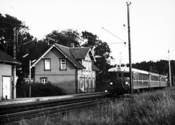 Motorvognsett type 68B i persontog Halden-Oslo på Skjeberg s