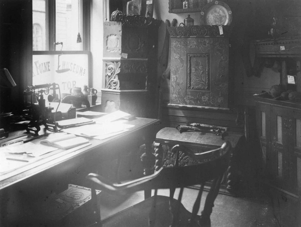 Norsk Folkemuseums første kontor i Christian IVs gate 13, ca. 1895.