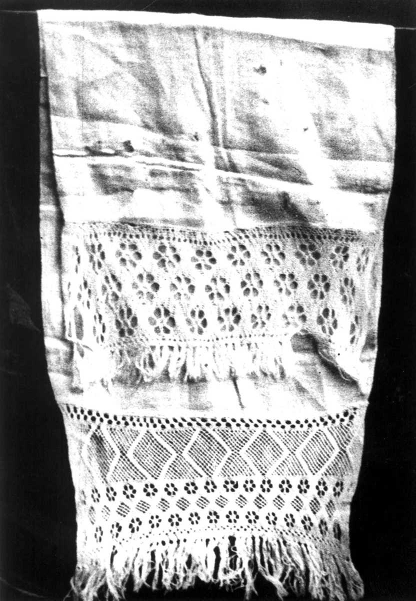 Antagelig Lesja, Oppland 1934. Pyntehåndkle med sprangborder