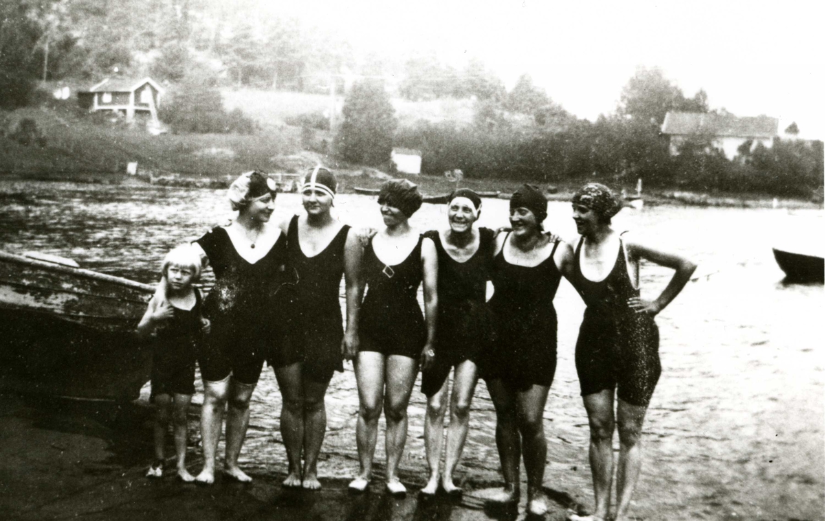 "Badeengler" på Oslo Godtemplarungdomslags feriehjem Kirkevik, Nesodden, 1927