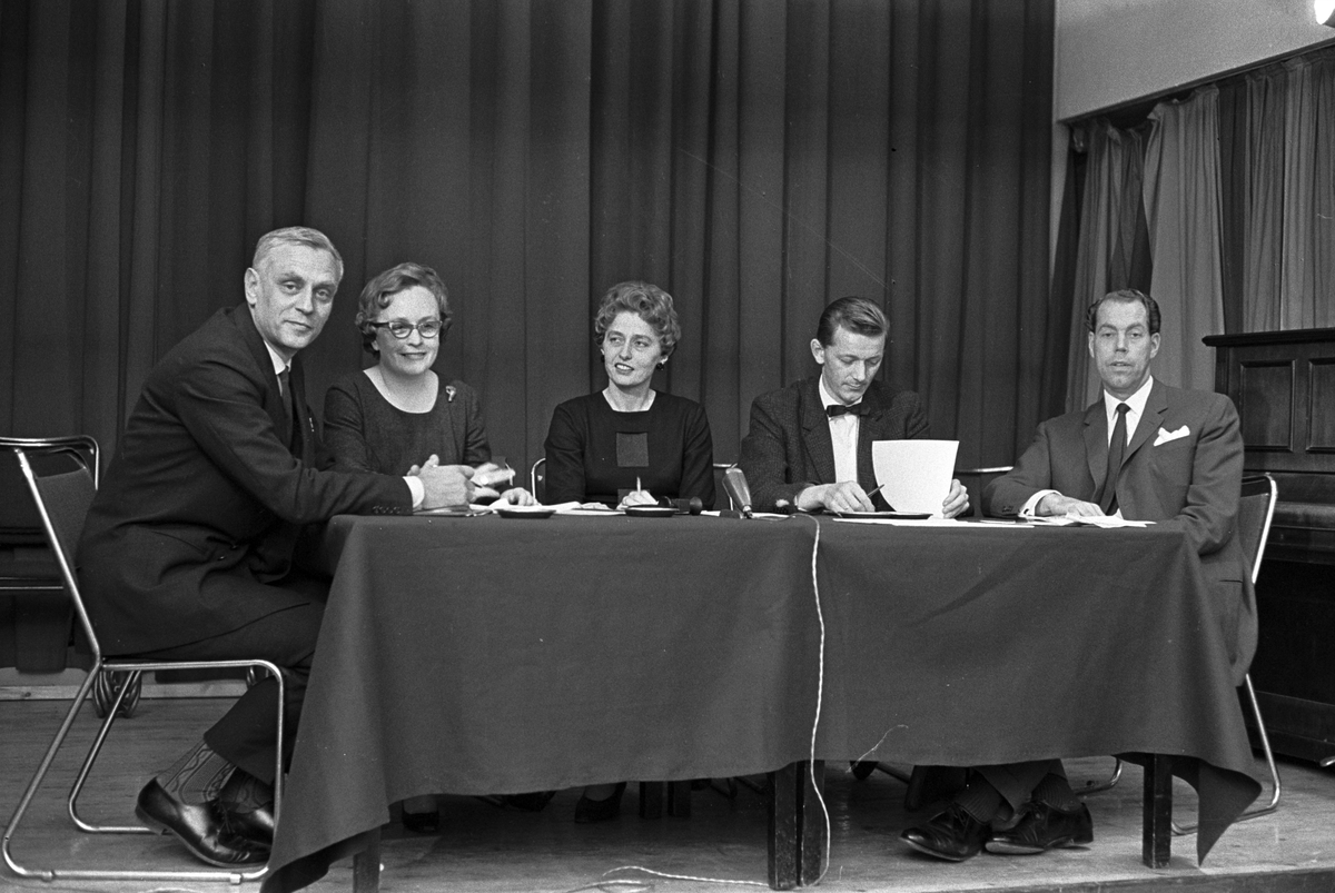 Serie. Partiet Venstre holder møter. Fotografert oktober-november 1962.