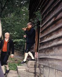 Brudgommen henter bruden i Bualoftet NF082, Hordalandstunet.