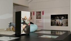 En serie med bilder fra utstillingen "Back to the 80s".