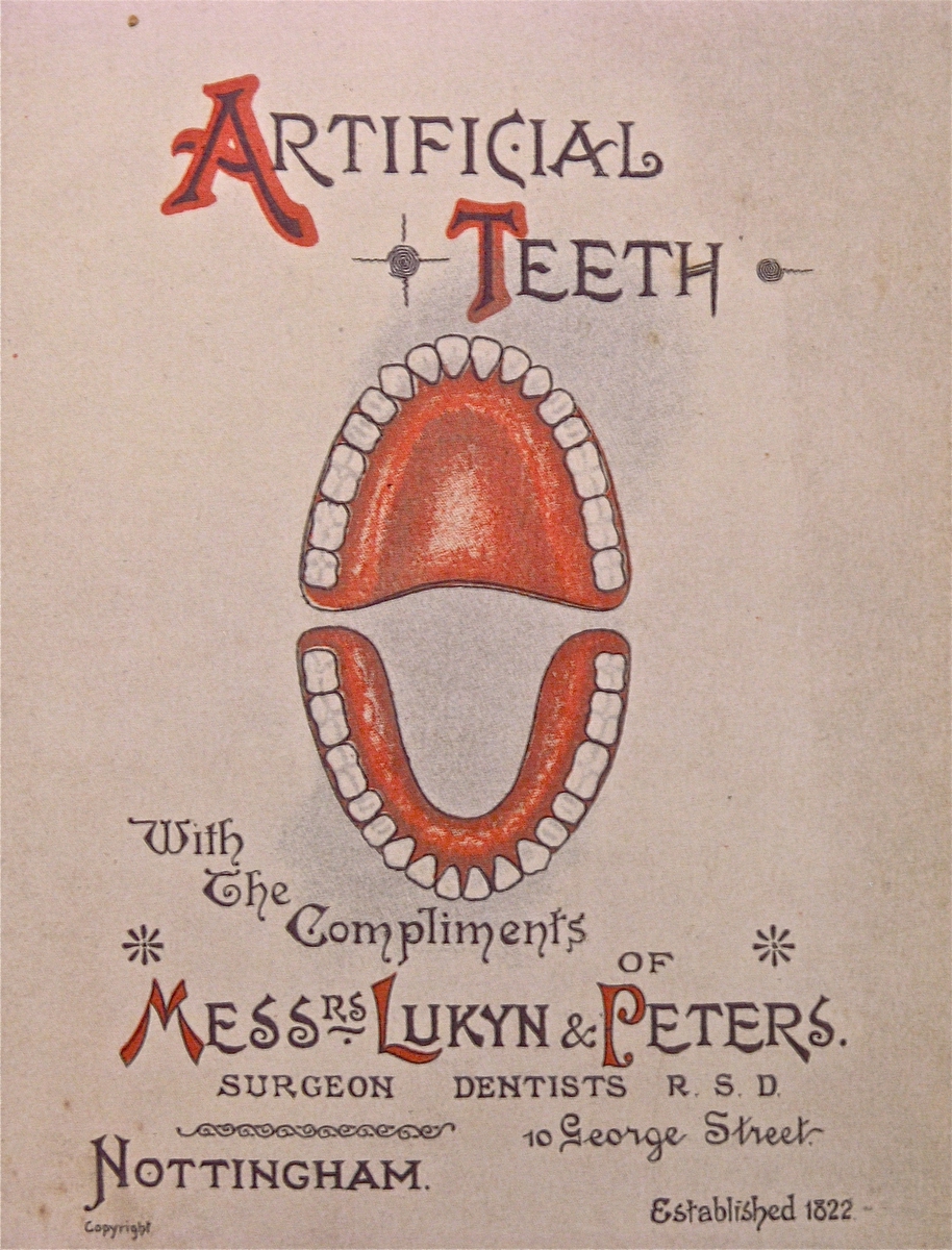 Avfotografert plakat. Reklame for gebiss. Utstilt i tannlegeutstillingen på Norsk Folkemuseum.