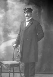 Portrett, mann i uniform. Olav Skræde.