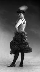 Portrett, danserinne. Mademoiselle Ydette-Jolie.25.5.1906