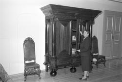 Rådhusgata, Oslo, mai 1960. Reisetrafikkforeningen. Kvinne m