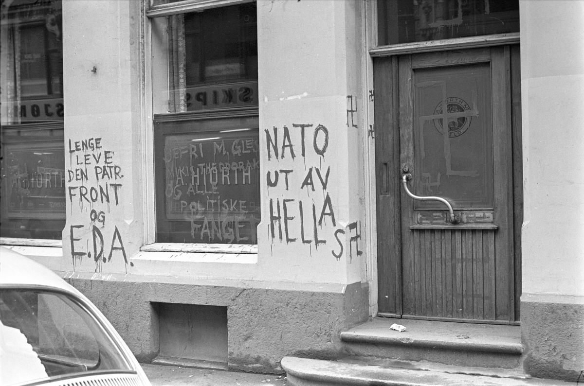 Oslo, 10.06.1969, Skippergata, demonstrasjon, maling på veggen.