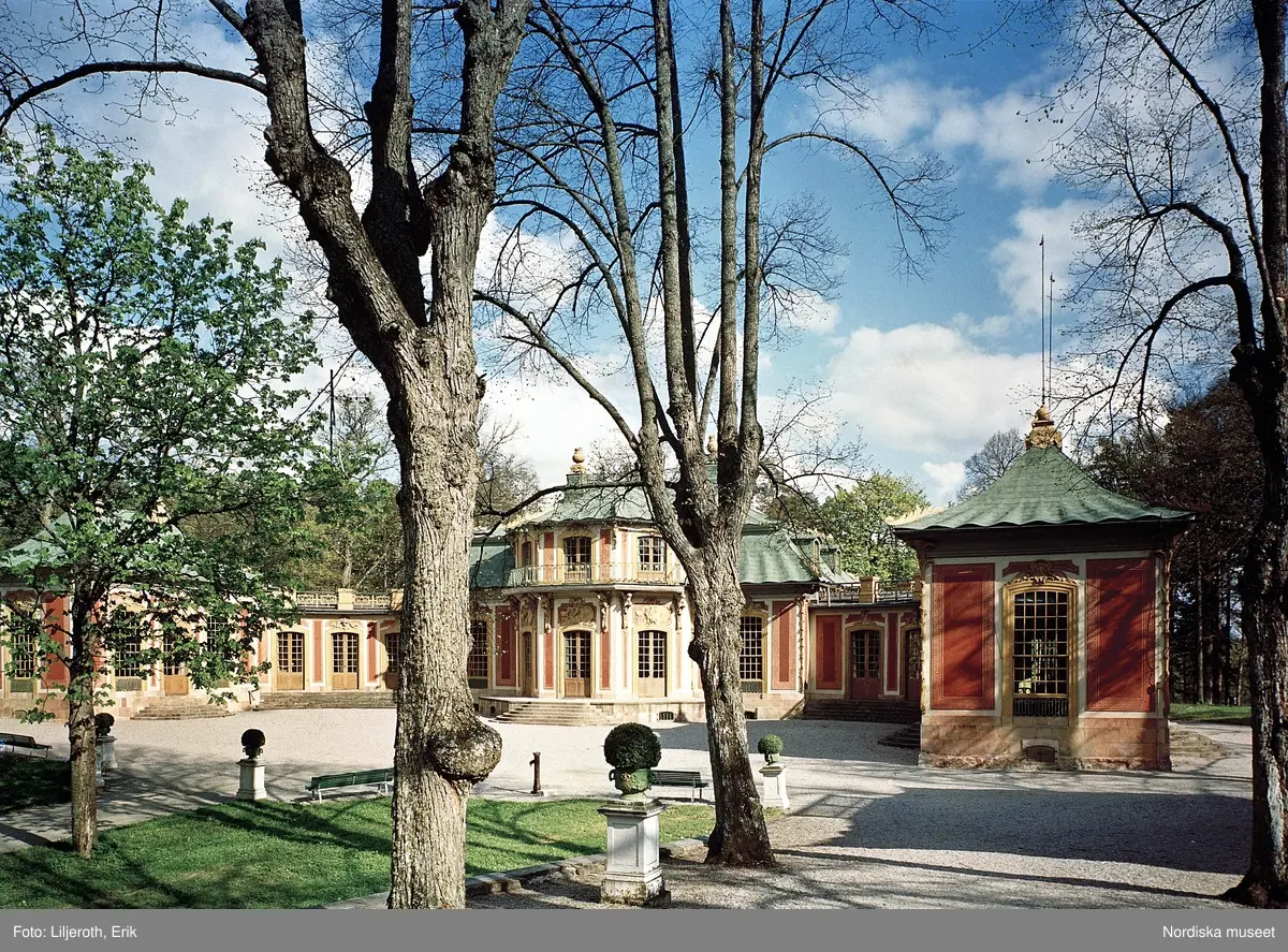 Kina slott, Drottningholm. Exteri&ouml;r fr&aring;n parken.