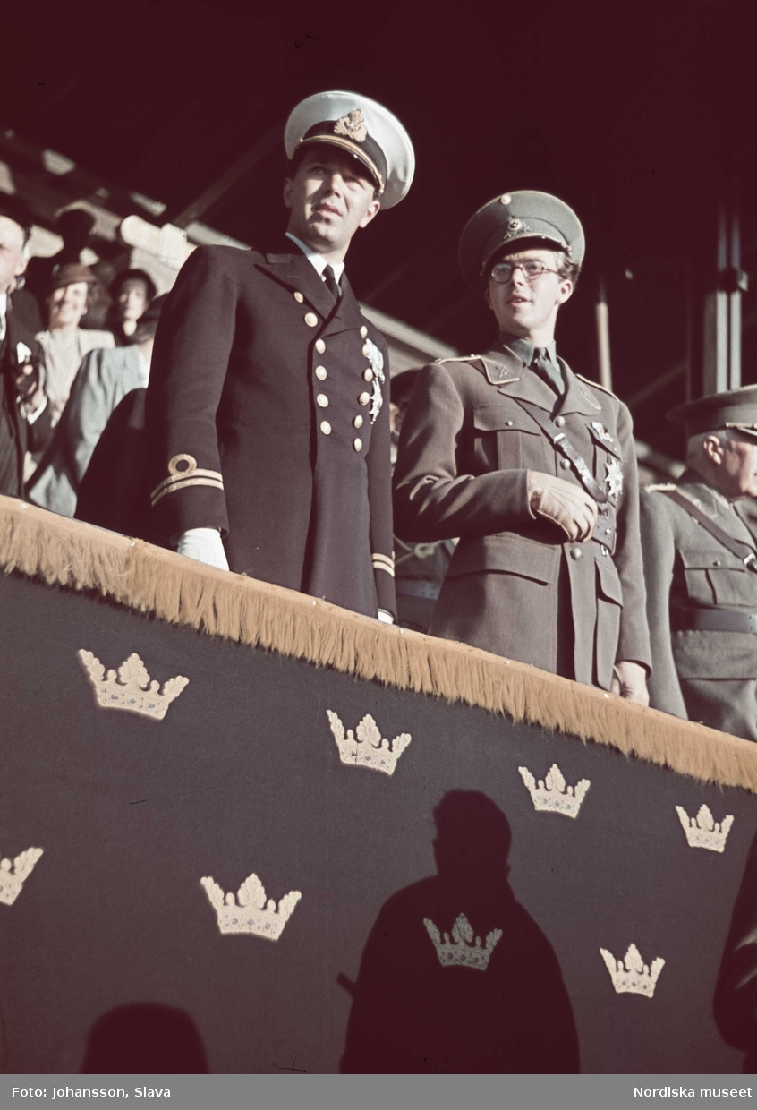 Prins Bertil och Carl Johan Bernadotte på Stockholms stadion.